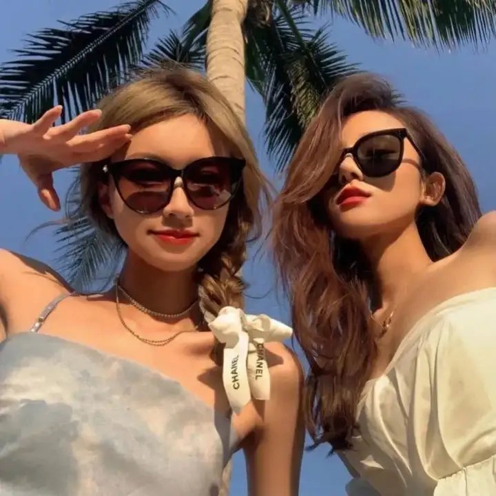 云雾笼罩的山峰